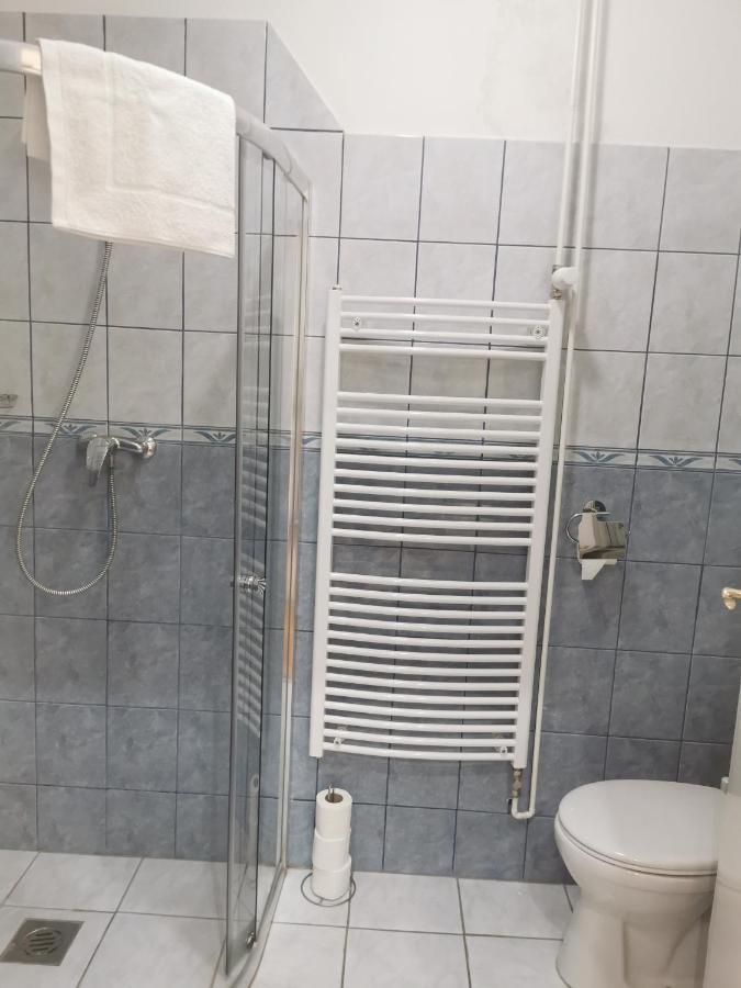 Baross-Hat 5 Solnok Dış mekan fotoğraf